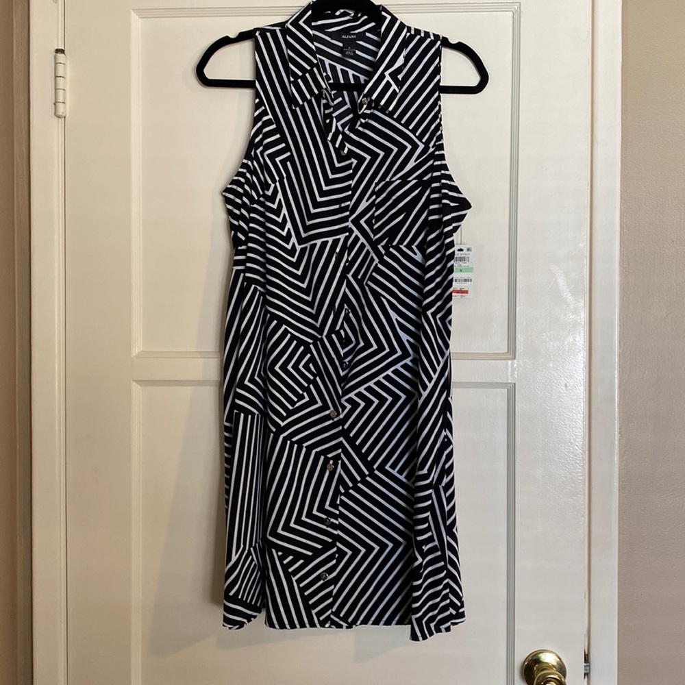 NWT black and white geometric pattern dress